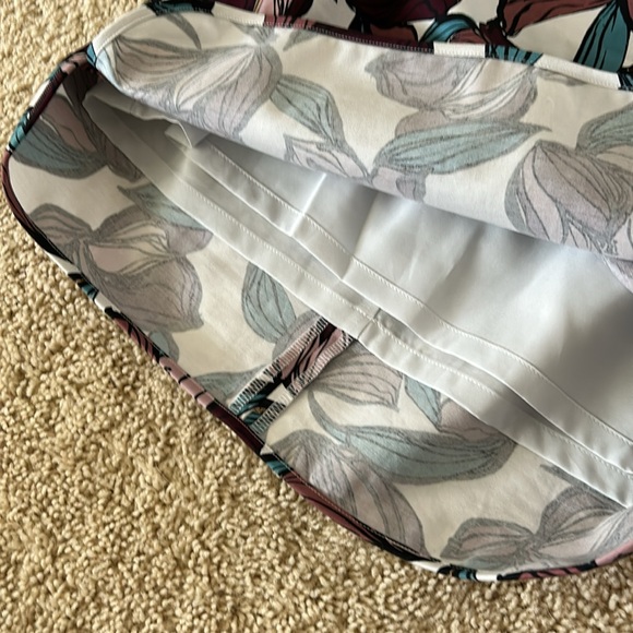 LOFT Floral Skirt - Picture 4 of 6